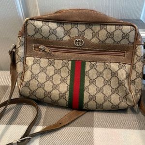 Old bag lol not sure if it was real handed down  gucci use for parts